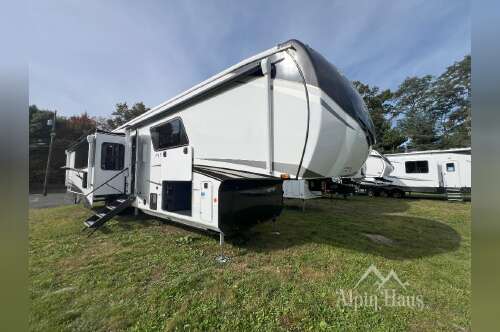 2025 Jayco Pinnacle 38FBRK in oak ridge NJ