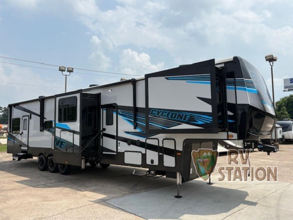 2025 Heartland Cyclone 4008 Fifth Wheel Toy Hauler RV