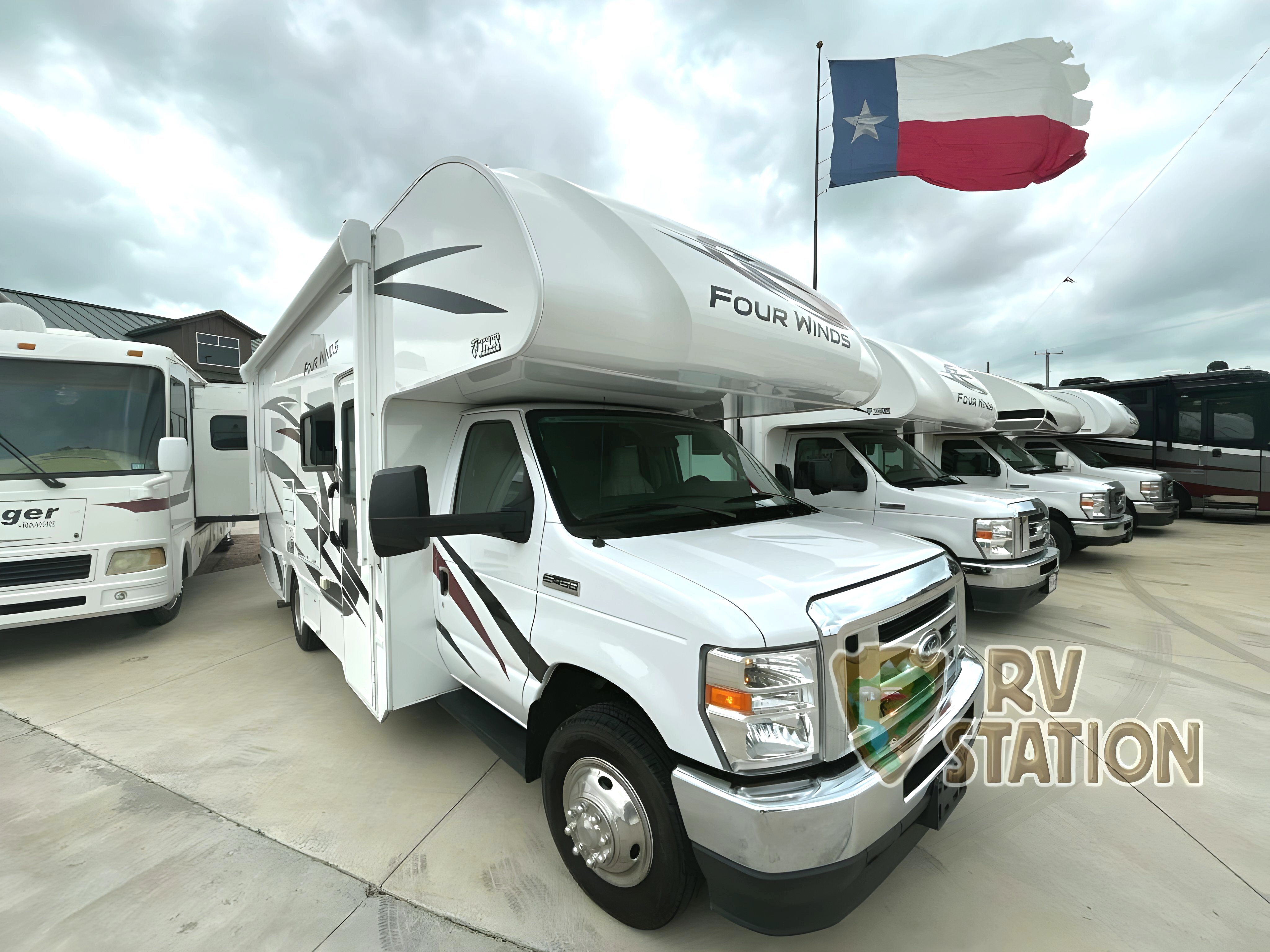 2023 Thor Motor Coach Four Winds 24F in lorena TX