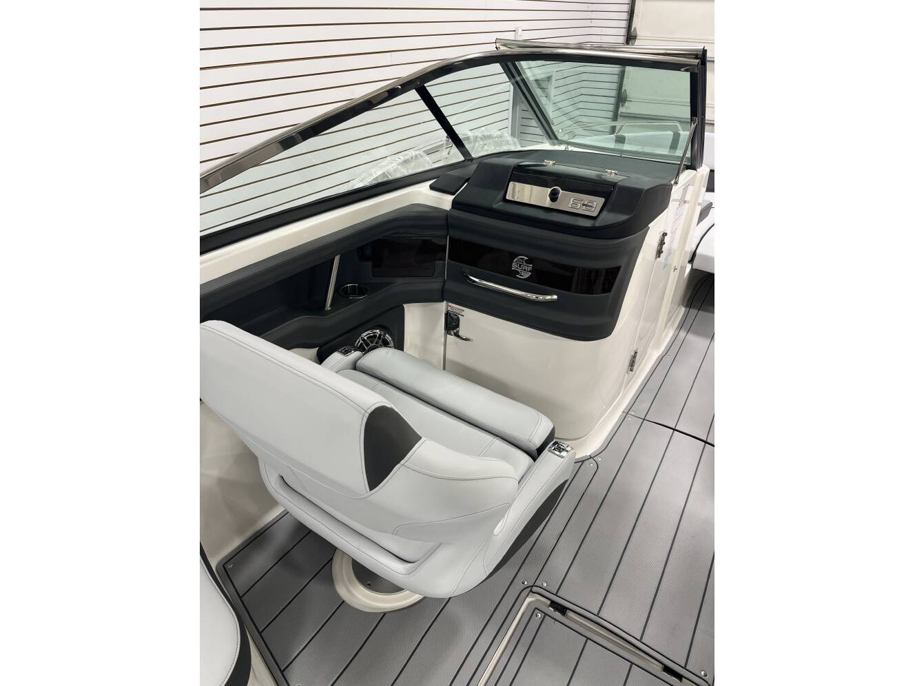 A photo of this 2025 Chaparral 30 SURF