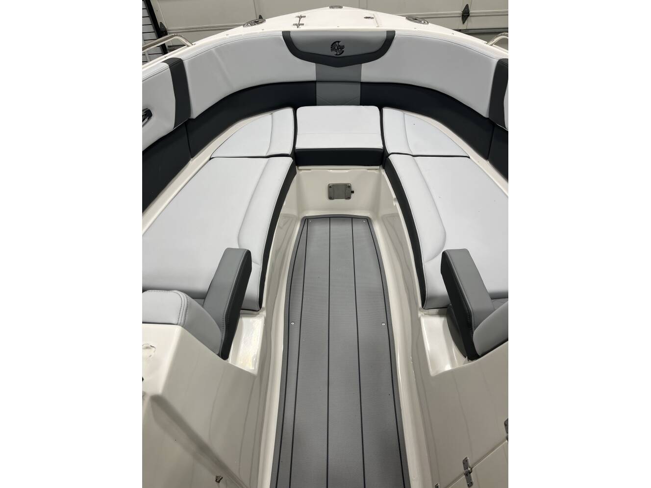A photo of this 2025 Chaparral 30 SURF