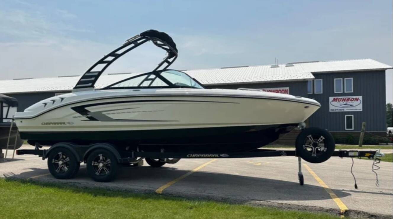 A photo of this 2025 Chaparral 21 SSI