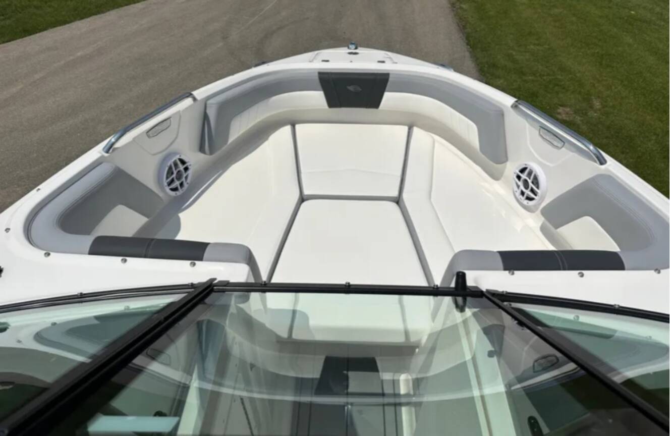 A photo of this 2025 Chaparral 21 SSI