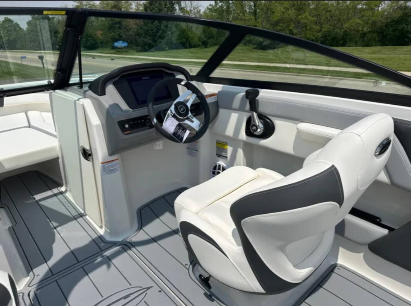 A photo of this 2025 Chaparral 21 SSI