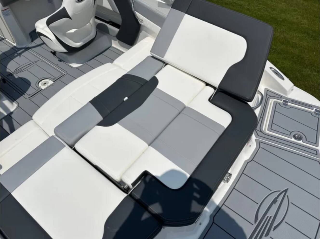 A photo of this 2025 Chaparral 21 SSI