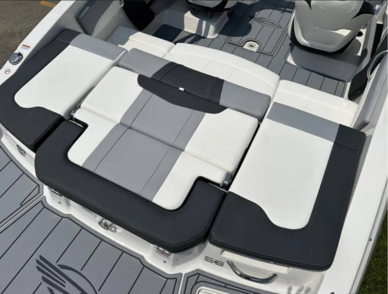 A photo of this 2025 Chaparral 21 SSI