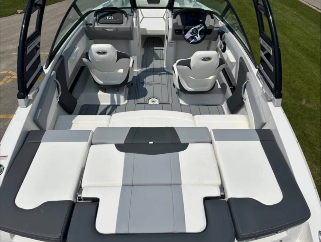 A photo of this 2025 Chaparral 21 SSI