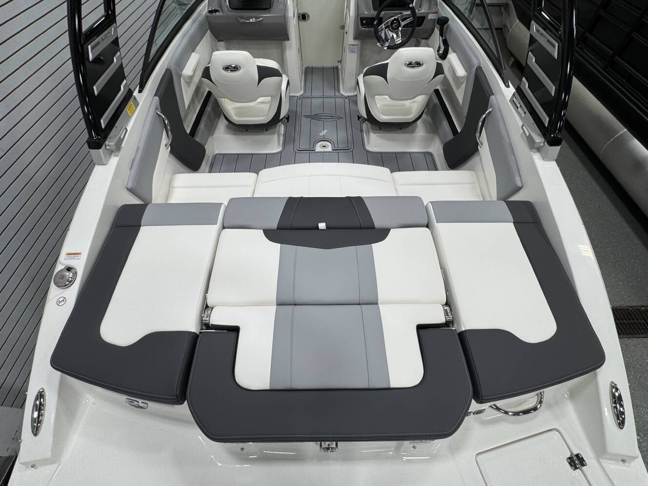 A photo of this 2025 Chaparral 21 SSI