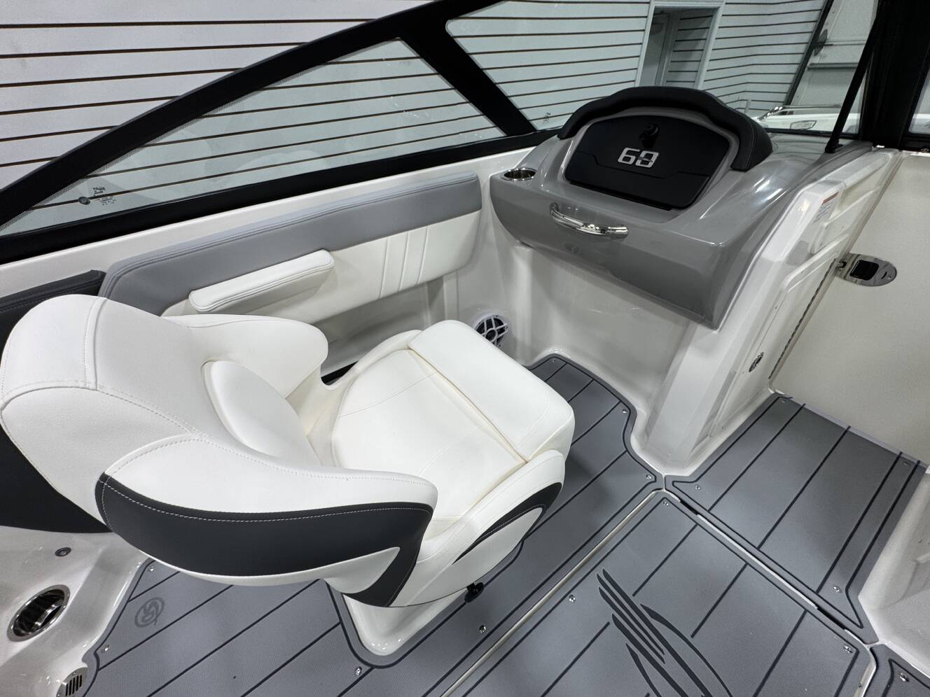 A photo of this 2025 Chaparral 21 SSI
