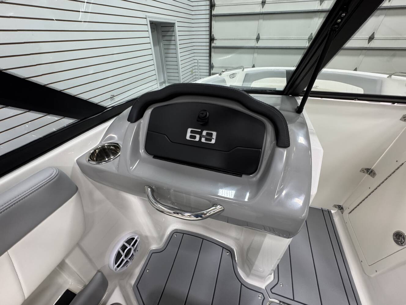 A photo of this 2025 Chaparral 21 SSI
