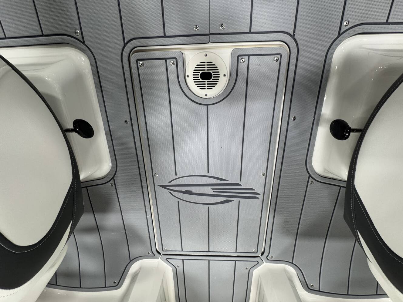 A photo of this 2025 Chaparral 21 SSI