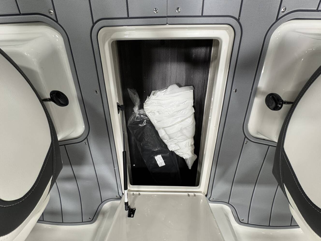 A photo of this 2025 Chaparral 21 SSI