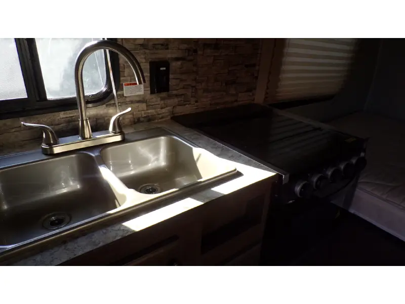 2022 SUNSET PARK RV SUN-LITE 16BH