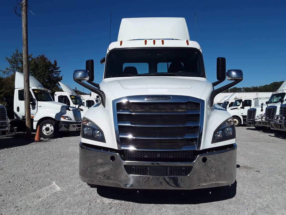 2019 Freightliner Cascadia 126" Day cab photo 2