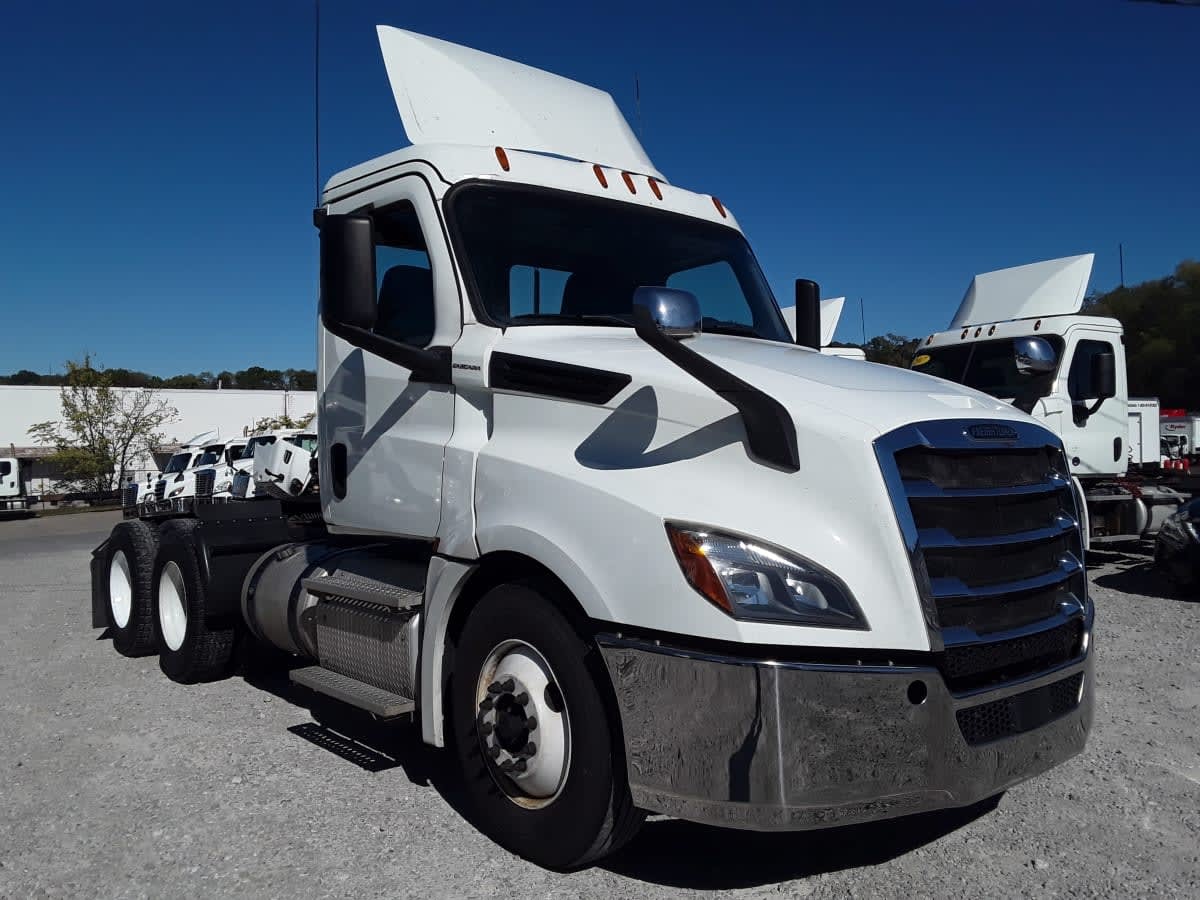 2019 Freightliner Cascadia 126" Day cab photo 3