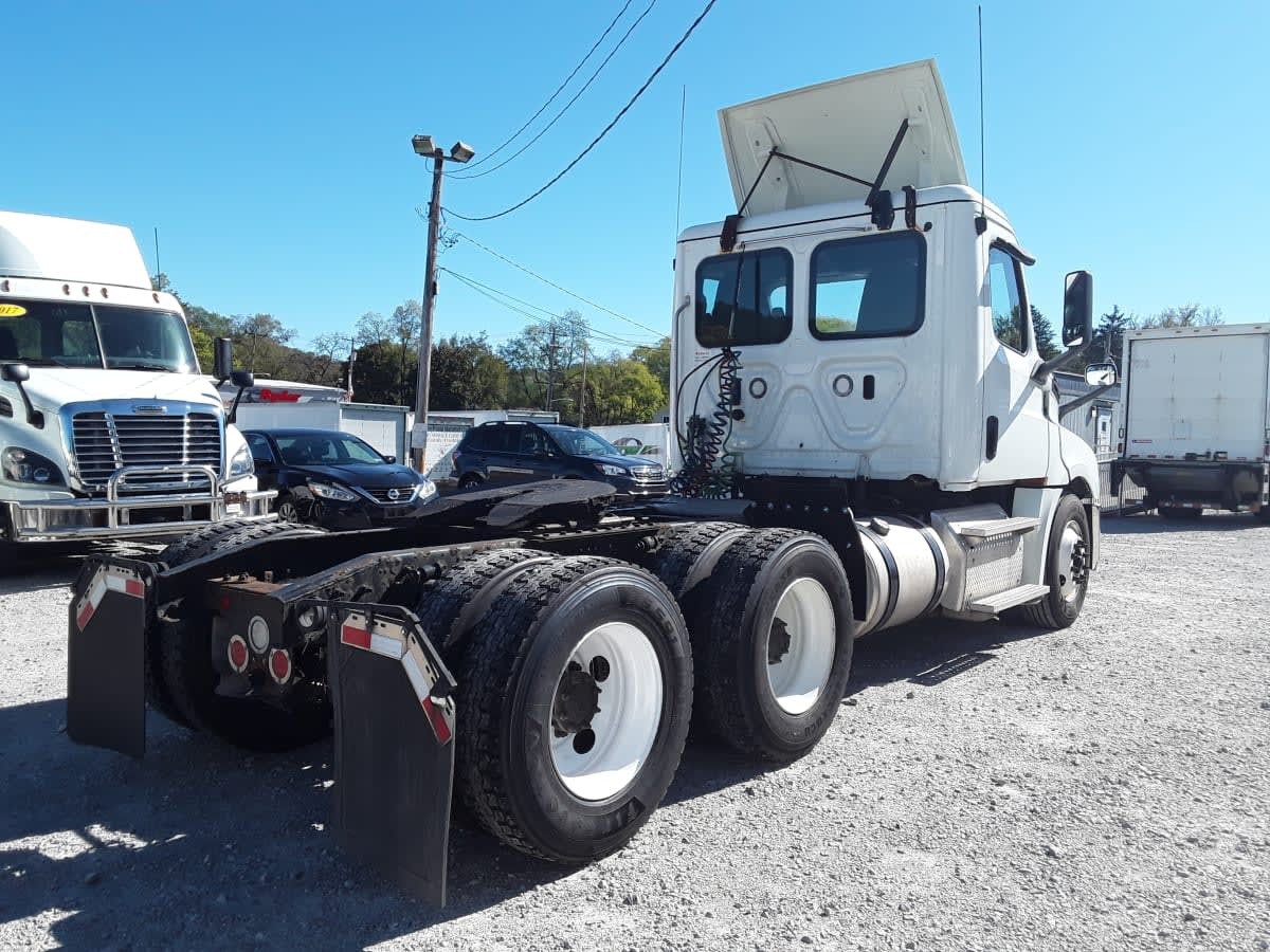 2019 Freightliner Cascadia 126" Day cab photo 4