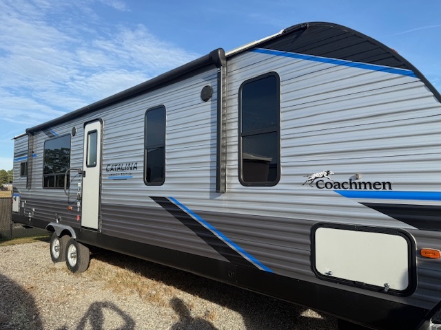 2022 Coachmen CATALINA LEGACY 303RKDS in hampstead NC