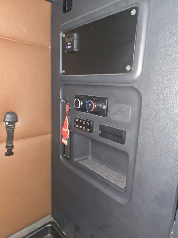 2022 Freightliner Cascadia 126" Sleeper Cab photo 3