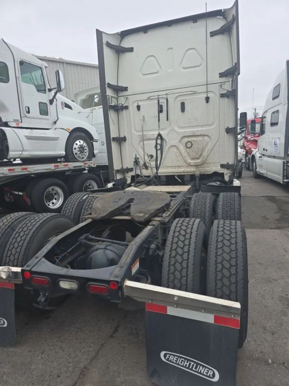 2022 Freightliner Cascadia 126" Sleeper Cab photo 4