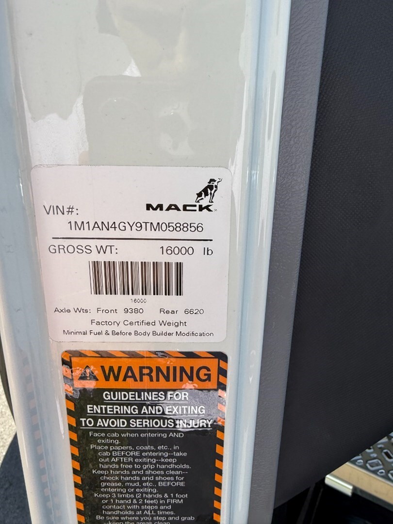 2026 Mack Anthem photo 4