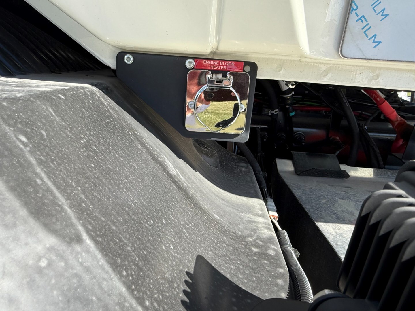 2026 Mack Anthem photo 3