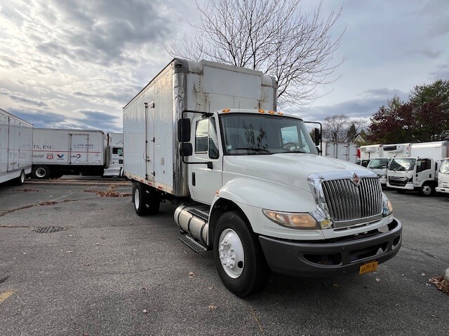 2017 INTERNATIONAL 4300 in Farmingdale, NY