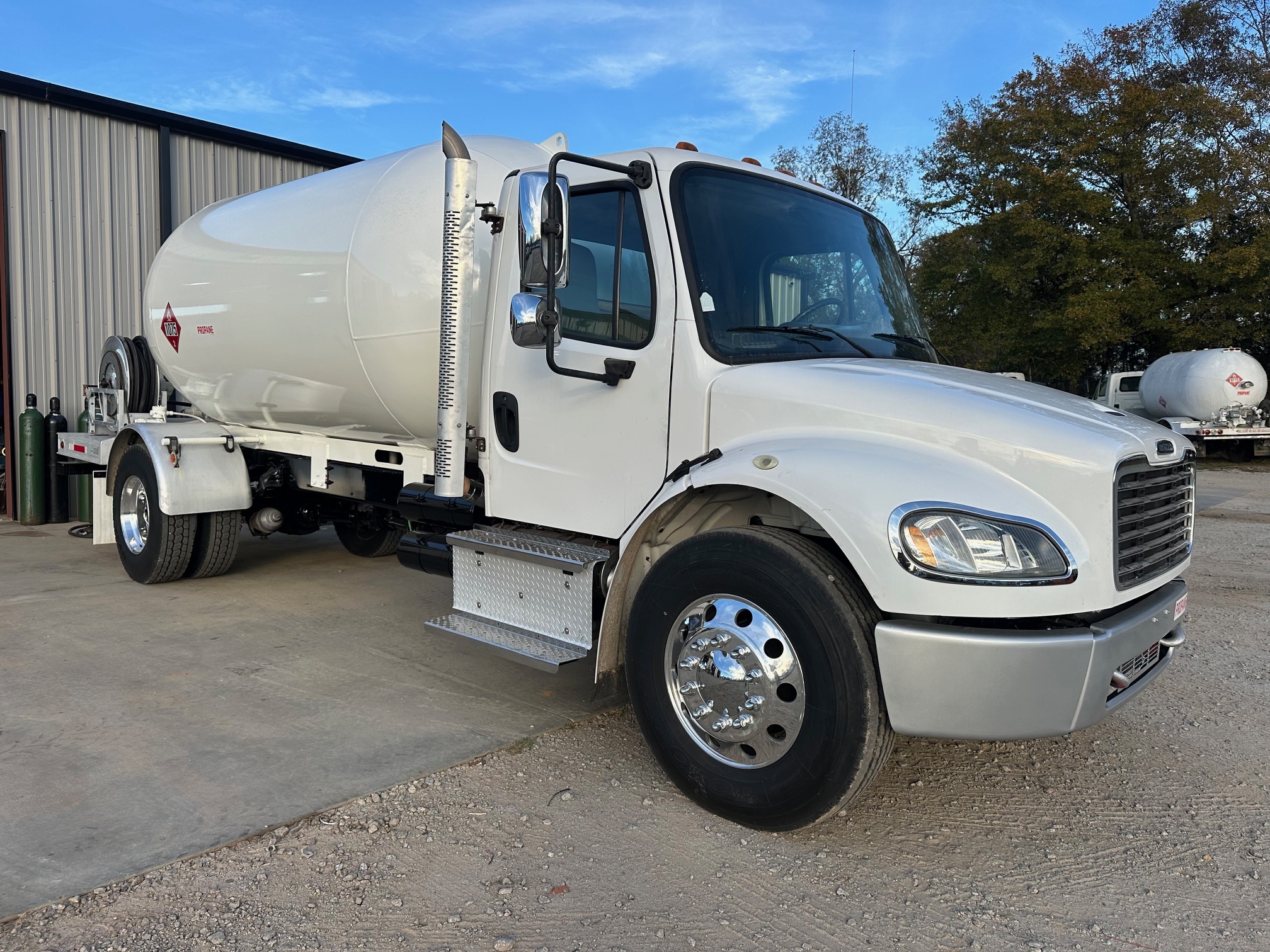 2017 FREIGHTLINER BUSINESS CLASS M2 106 in Miami, FL