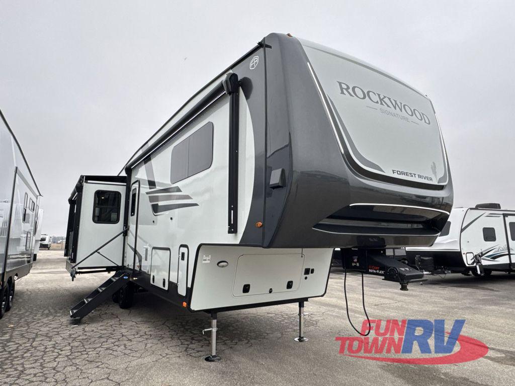 2026 Forest River Rv Rockwood Signature 361RLS in edinhurgh IN