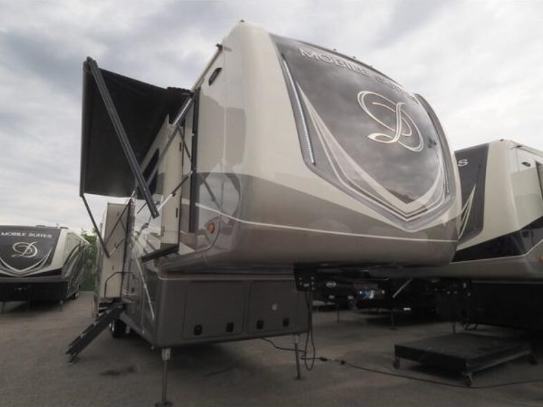 2022 DRV LUXURY SUITES Mobile Suites 41 FKMB in muskegon MI