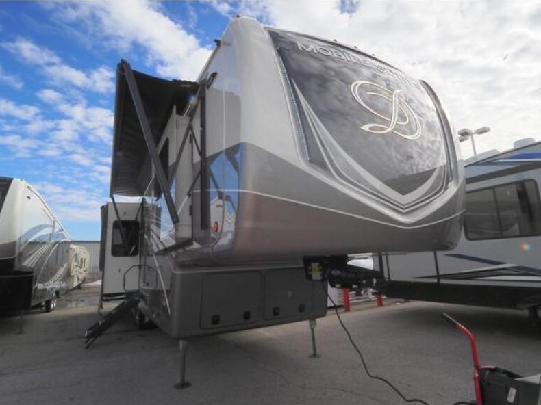 2022 DRV LUXURY SUITES Mobile Suites 40 KSSB4 in muskegon MI