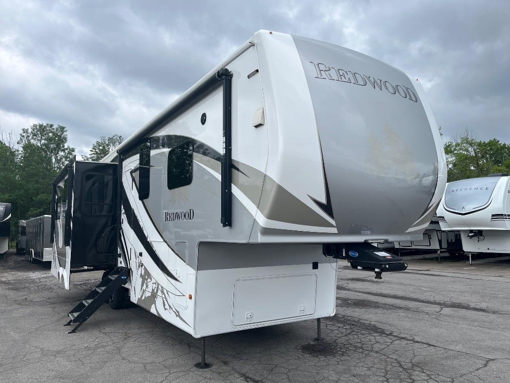 2021 Crossroads Rv Redwood 3401RL in north tonawanda NY