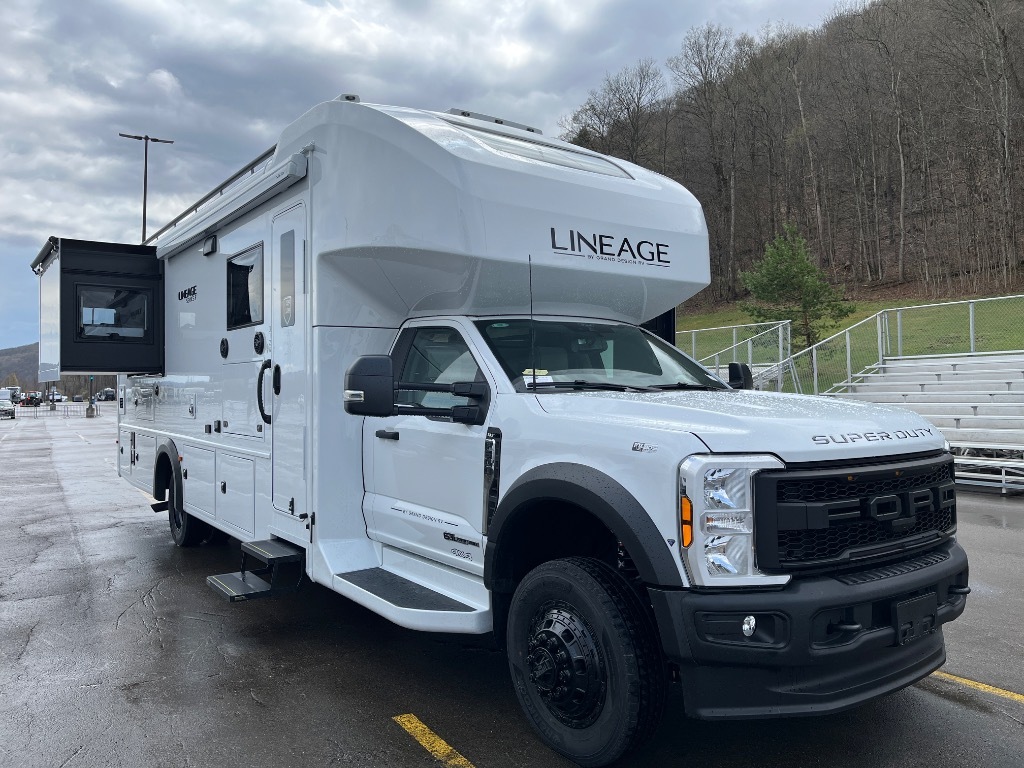 2026 Grand Design Lineage Series F 31ZW in north tonawanda NY