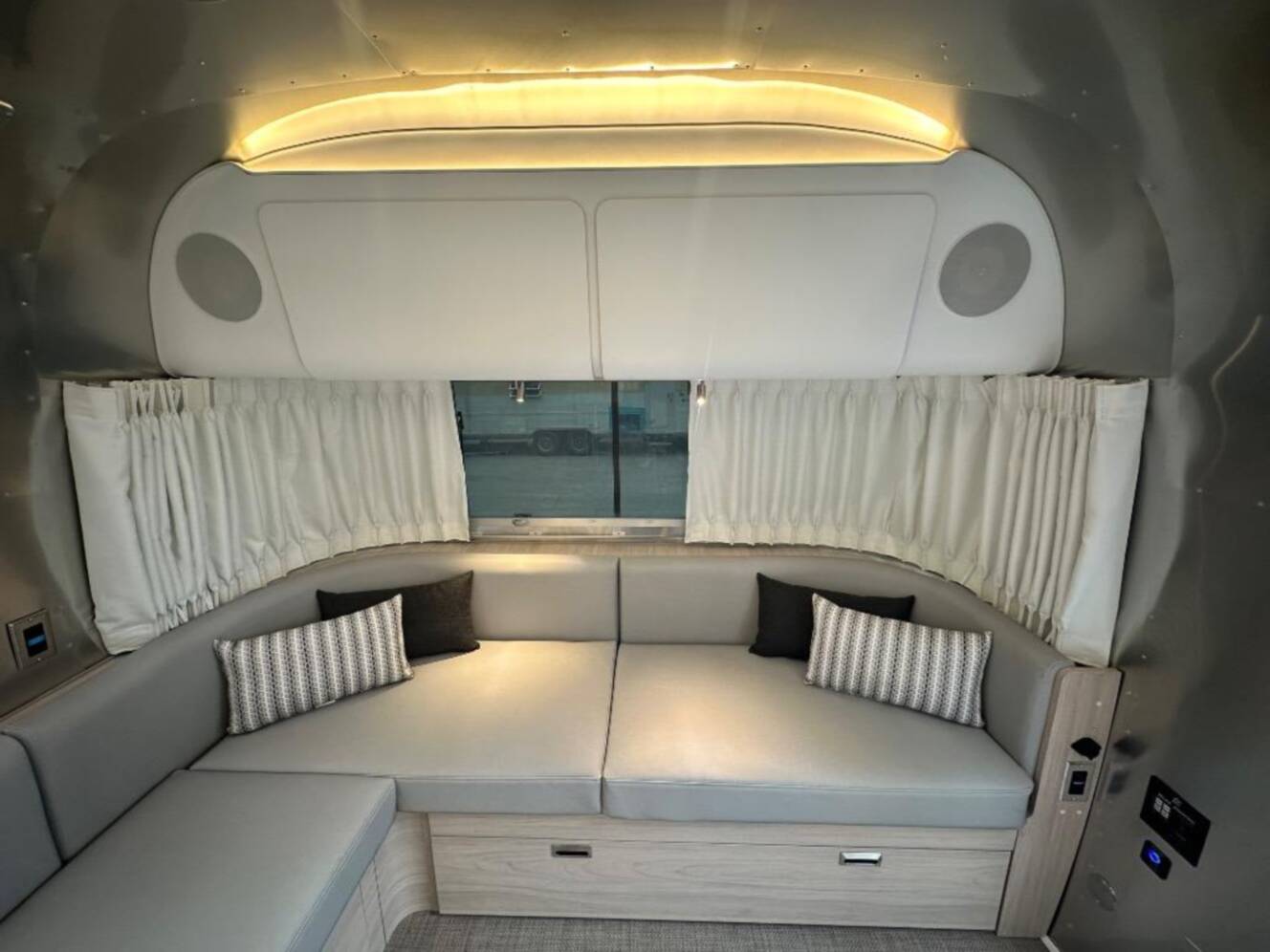 A photo of this 2026 Airstream Globetrotter 30RB with Solar and Lithium