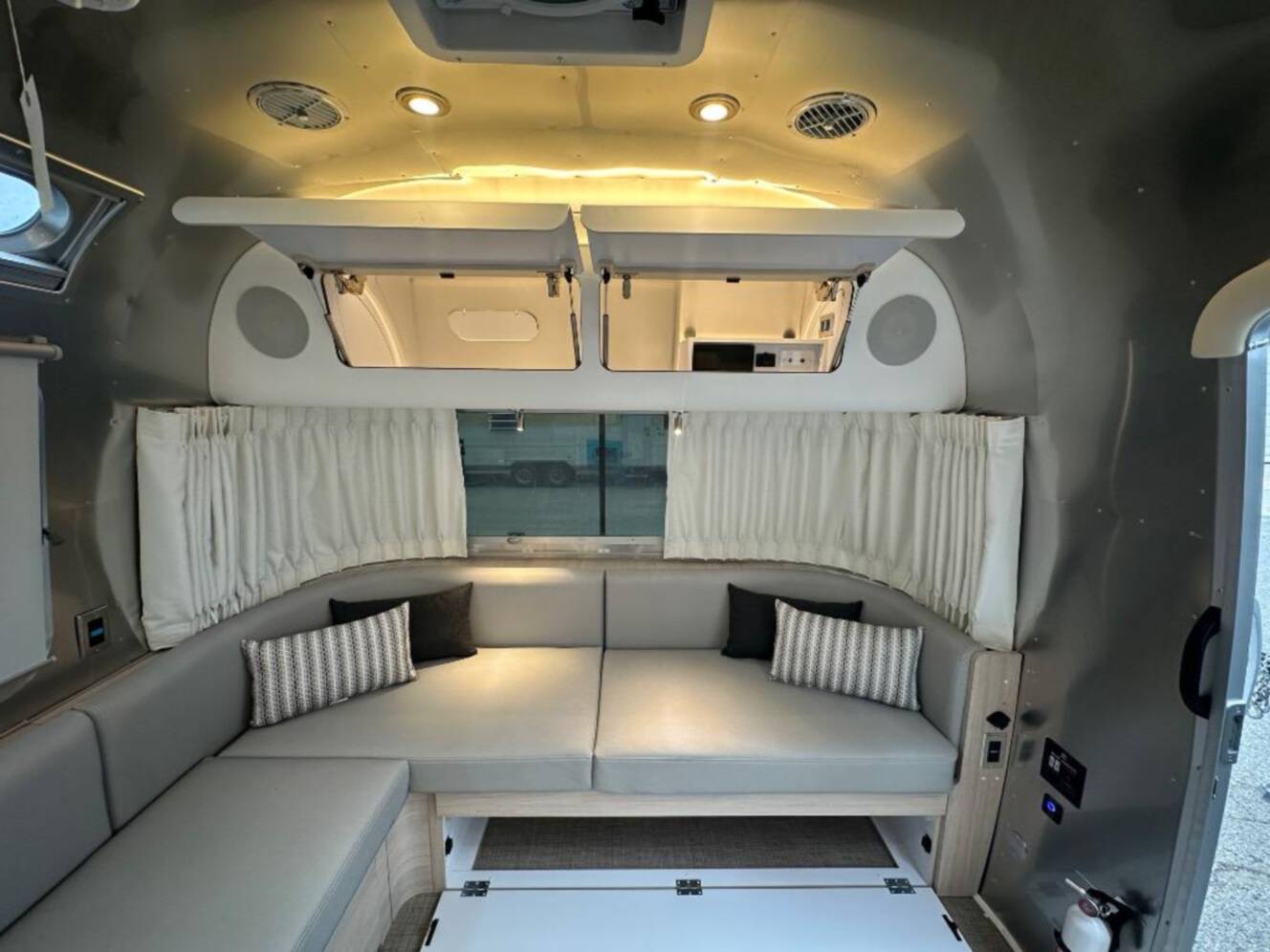 A photo of this 2026 Airstream Globetrotter 30RB with Solar and Lithium