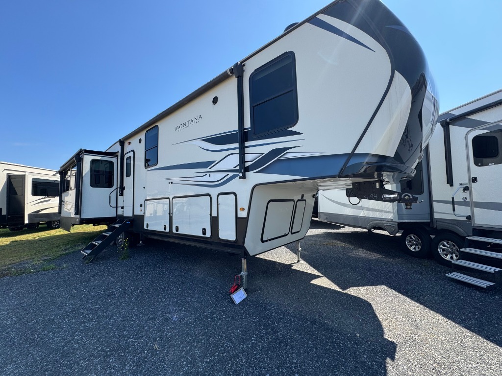 2022 Keystone Rv Montana High Country 385BR in wind gap PA