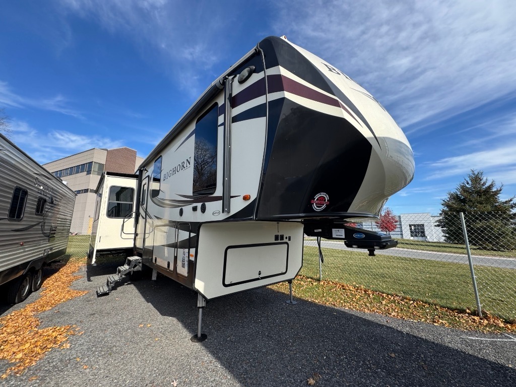 2017 Heartland Bighorn 3270RS in wind gap PA