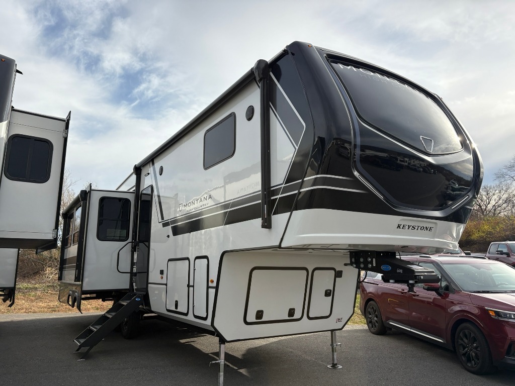 2026 Keystone Rv Montana High Country 295RL in wind gap PA