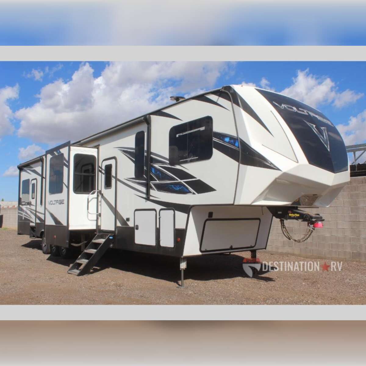2019 Dutchmen RV Voltage 4115