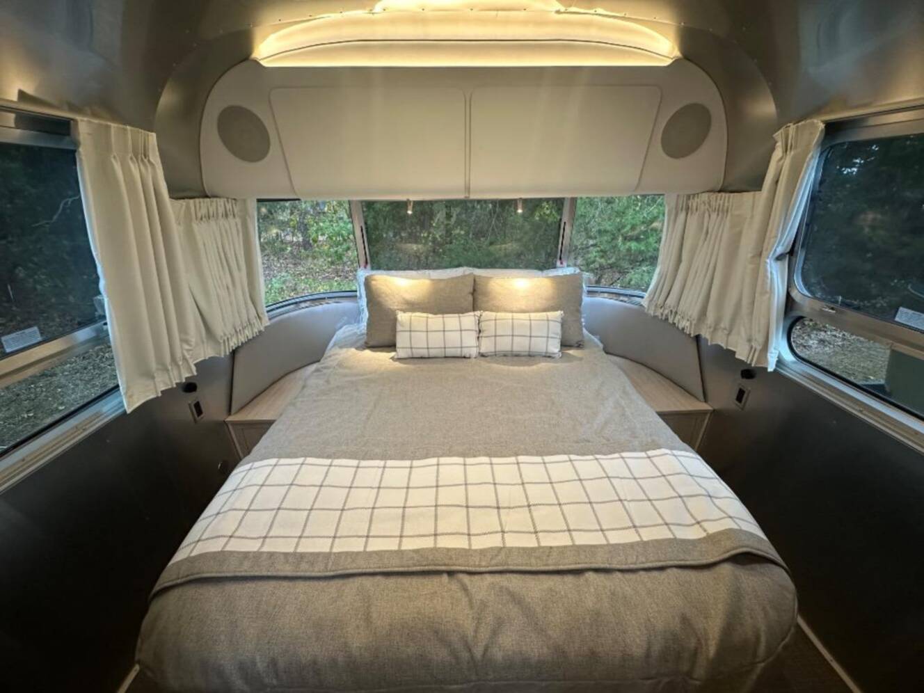 A photo of this 2026 Airstream Globetrotter 30RB with Solar and Lithium