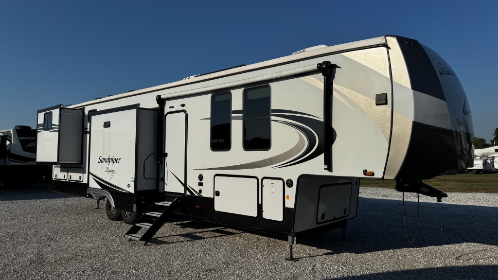 2022 Forest River Rv Sandpiper Luxury 388BHRD in carthage MO