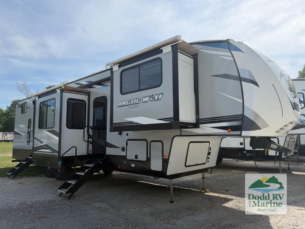 2022 Forest River Rv Cherokee Arctic Wolf Suite 3990 SUITE in yorktown VA