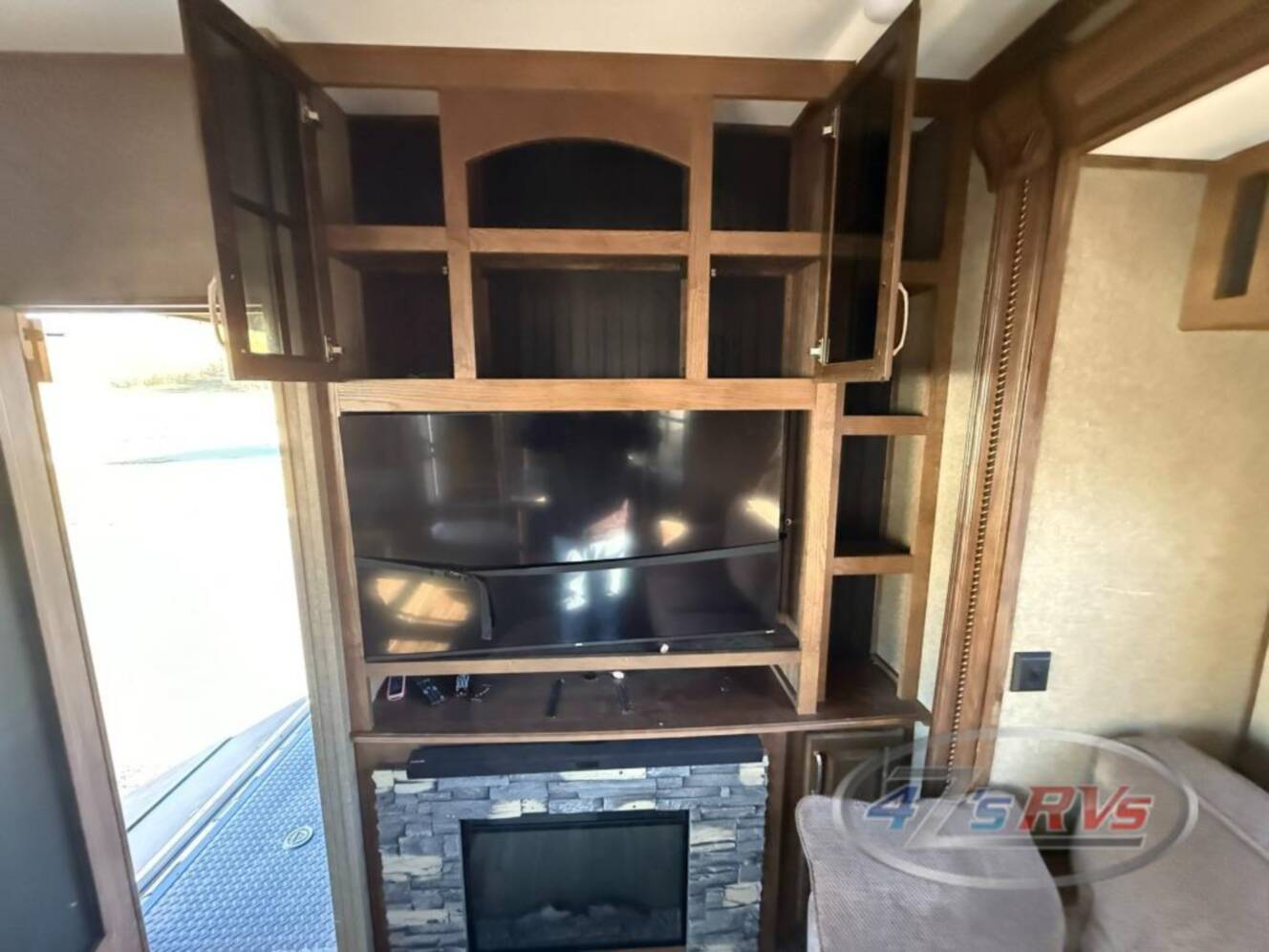 A photo of this 2016 Keystone Rv Alpine 3900RE