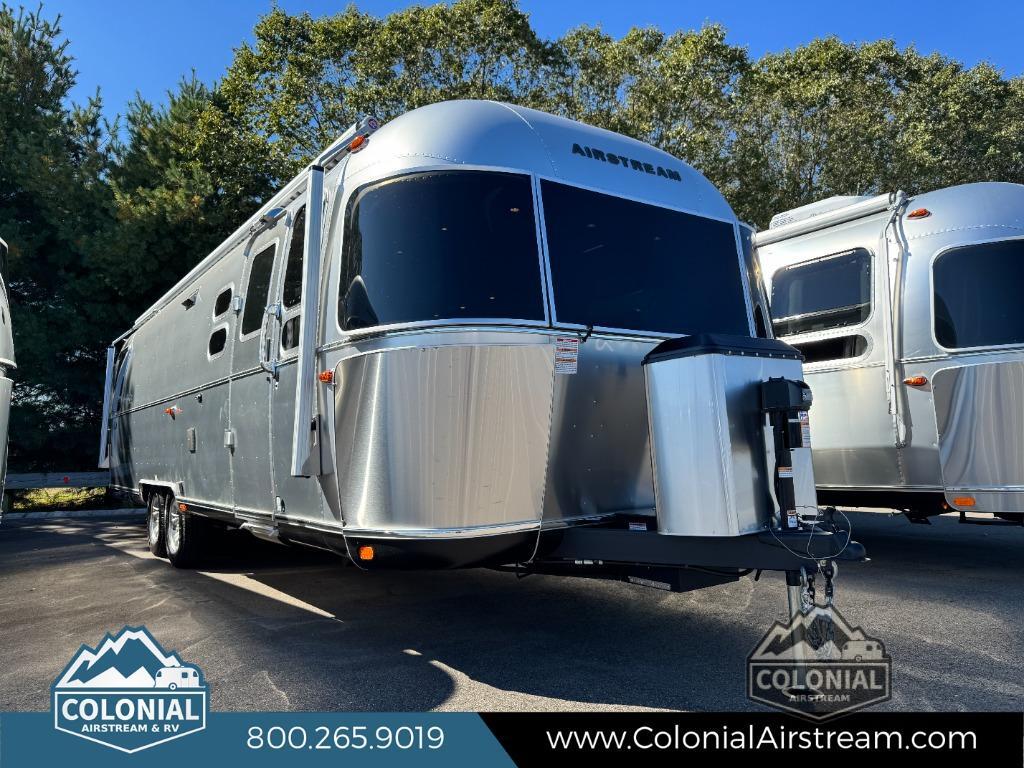 2026 Airstream Classic 30RBQ Queen RV