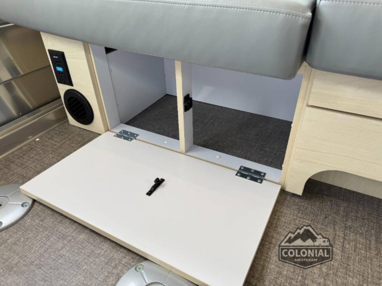 A photo of this 2026 Airstream Flying Cloud 27FBQ Queen Hatch