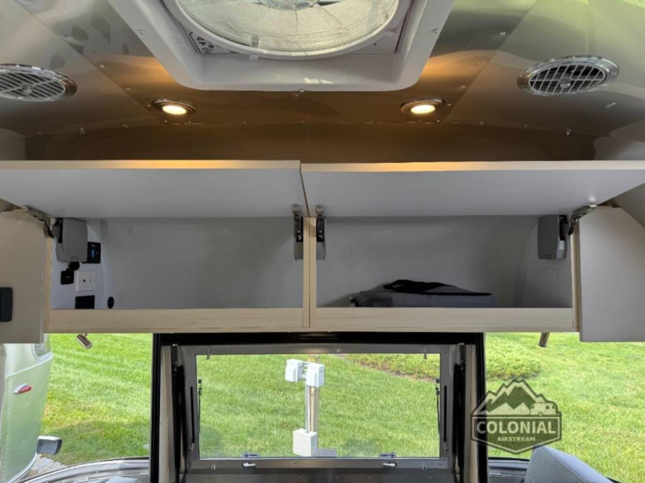 A photo of this 2026 Airstream Flying Cloud 27FBQ Queen Hatch