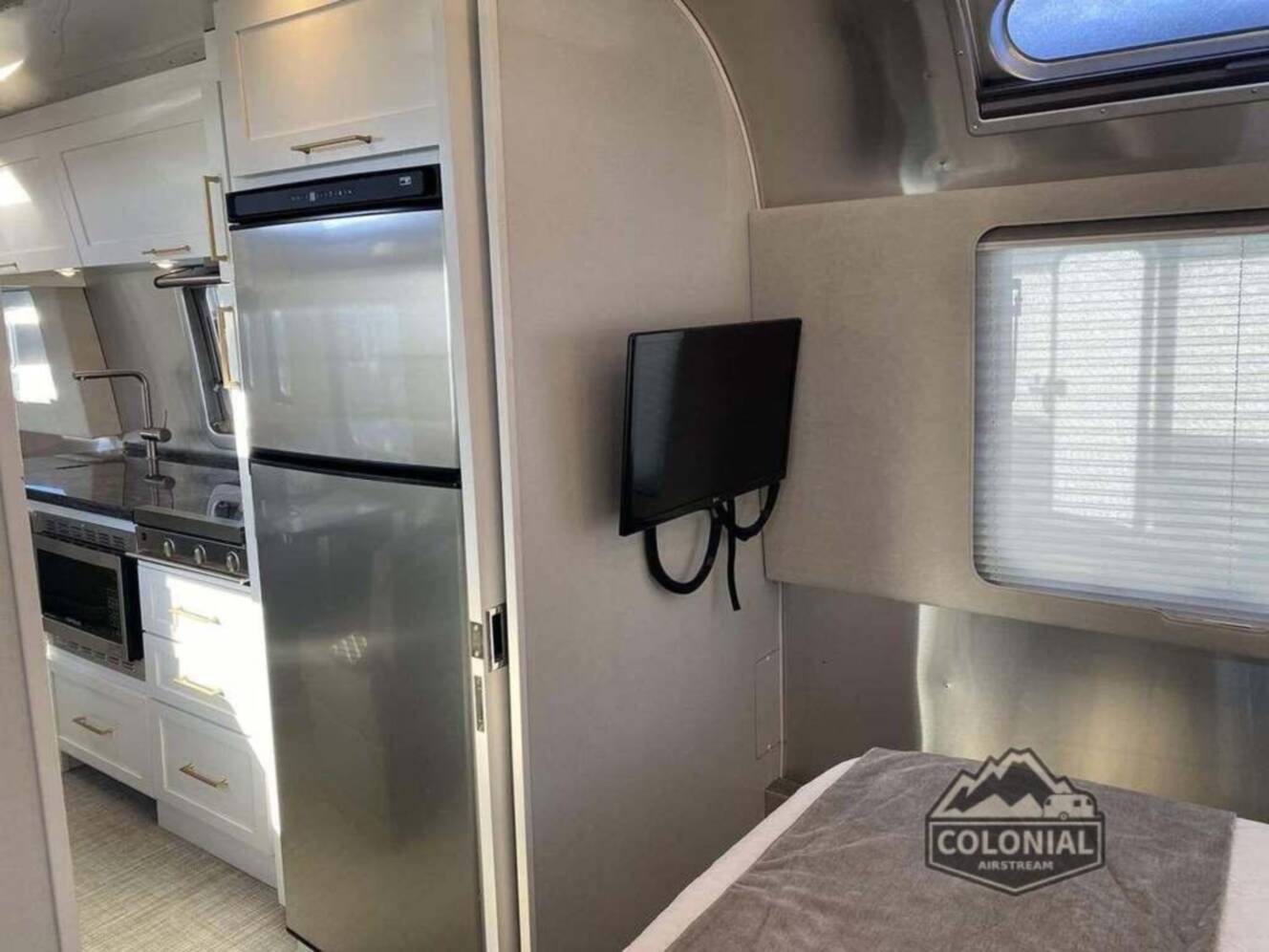 A photo of this 2021 Airstream Classic 33FBQ Queen