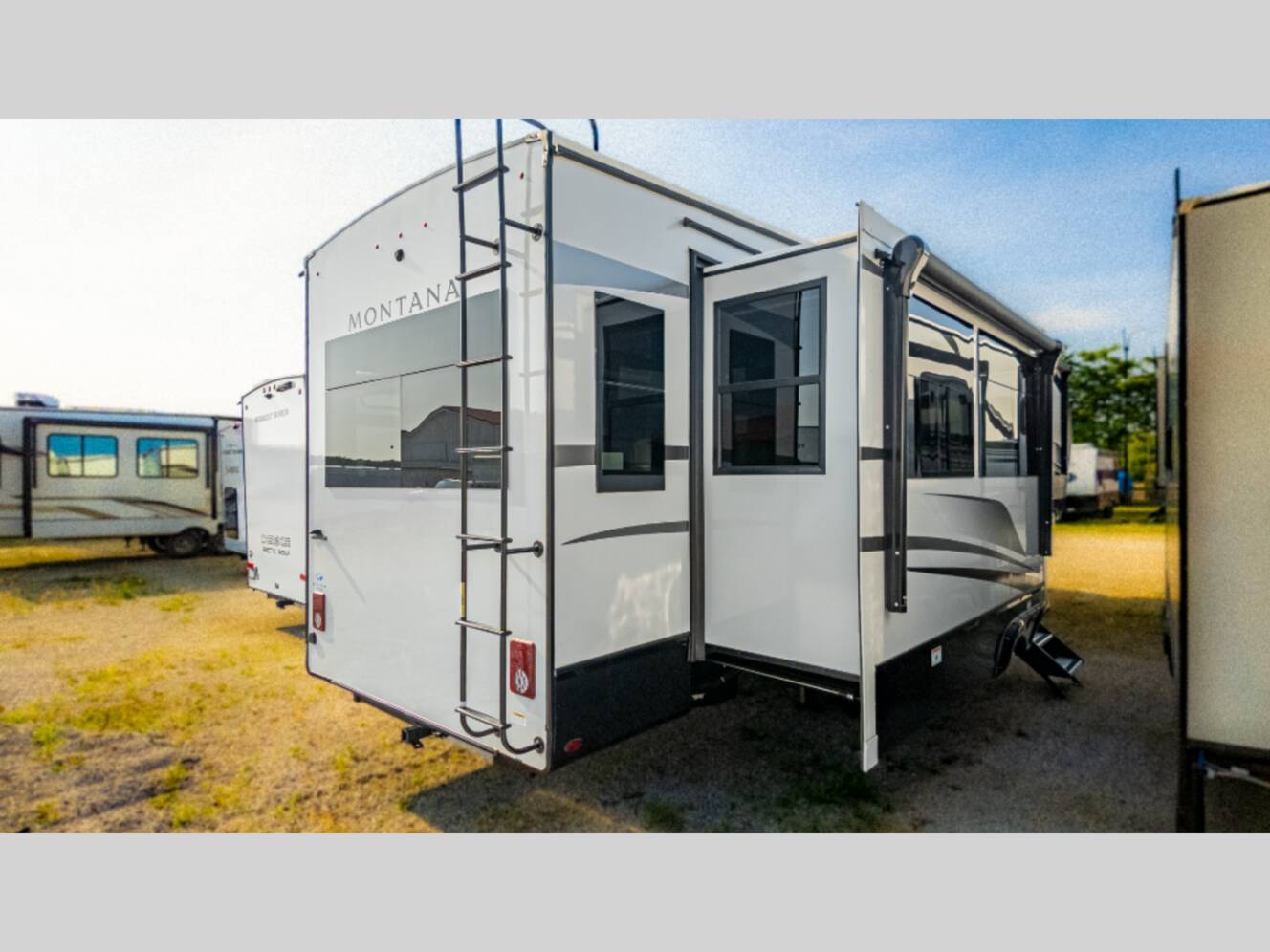 A photo of this 2025 Keystone Rv Montana 3231CK