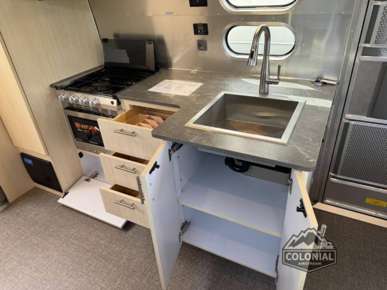 A photo of this 2026 Airstream Flying Cloud 27FBQ Queen Hatch