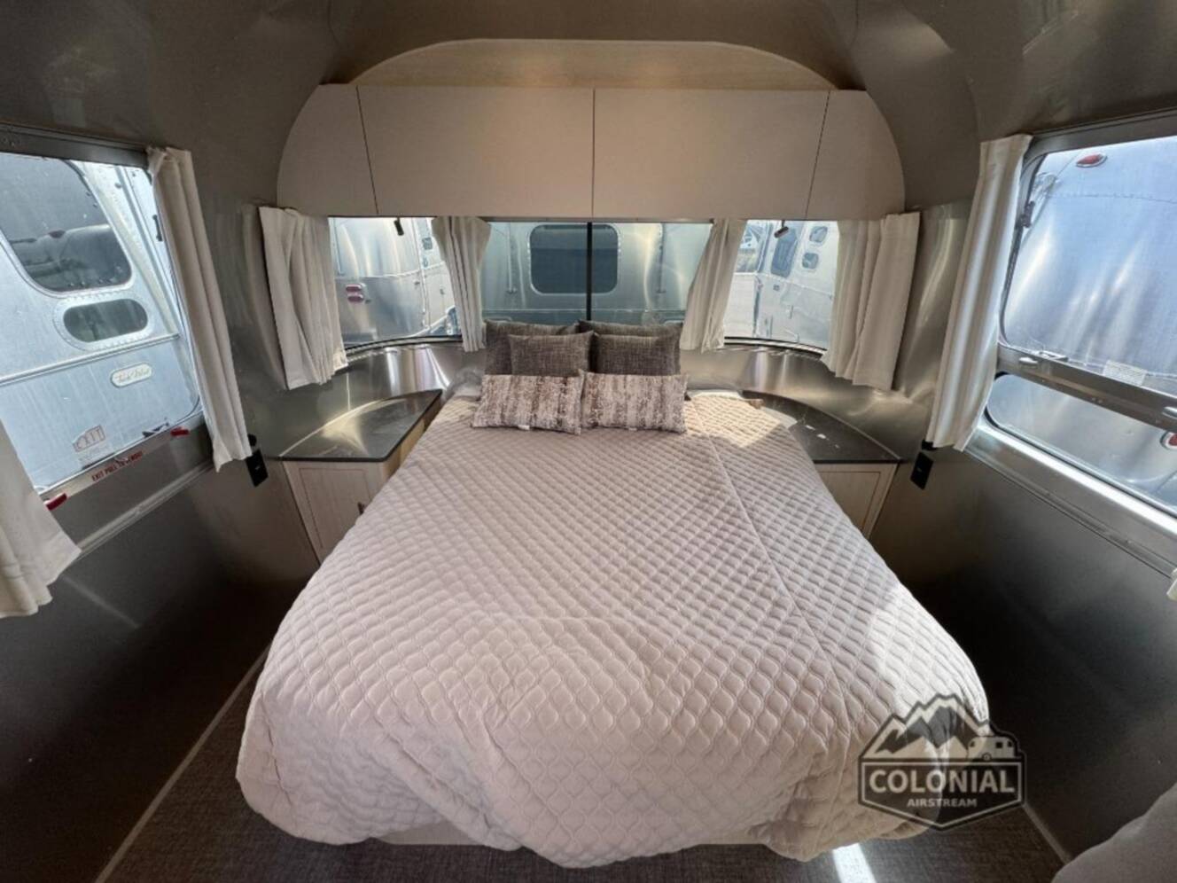 A photo of this 2026 Airstream Flying Cloud 27FBQ Queen Hatch