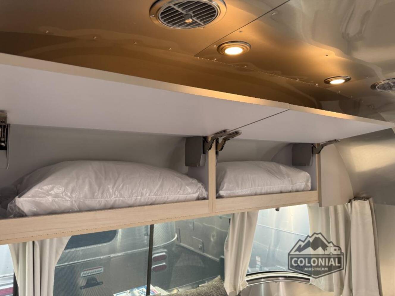 A photo of this 2026 Airstream Flying Cloud 27FBQ Queen Hatch